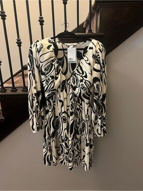 H&M Black & Cream Floral V-Neck Tunic